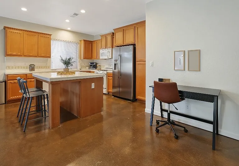1439 N Mendonca St — Photo 4