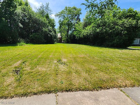 2nd image of 3152 Van Aken Blvd