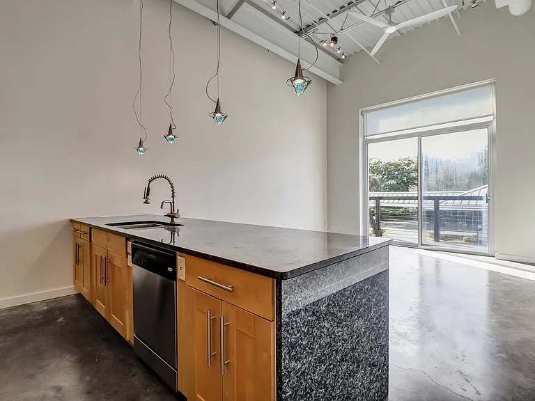 2514 Abercorn St #205 — Photo 19