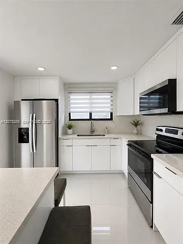 6791 SW 25th st — Photo 3