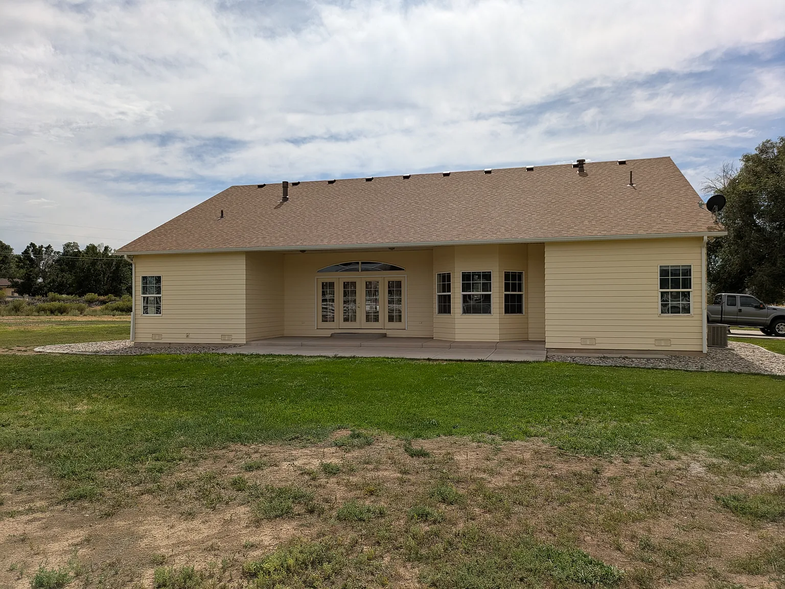 3 bed, 2086 sqft, $2,600 — Photo 2