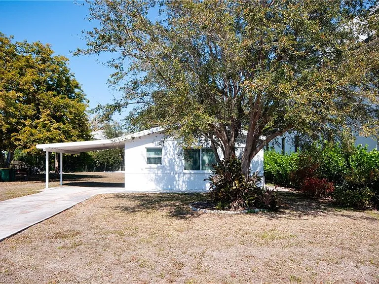 2685 Van Buren Ave — Photo 1