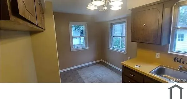 3 bed, $1,400 — Photo 3