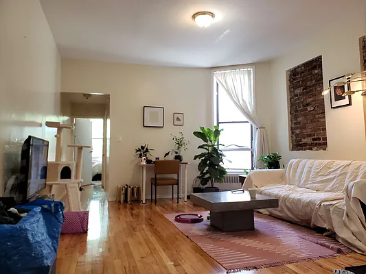 Rented by Signature Property Realty | media 18