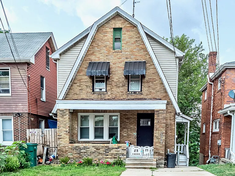 2048 Pioneer Ave — Photo 1