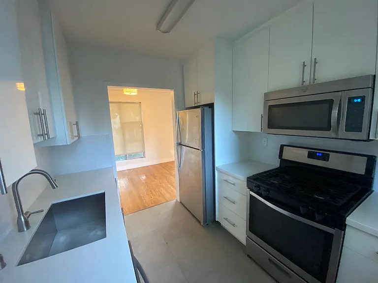 3138 S Barrington Ave #A — Photo 3