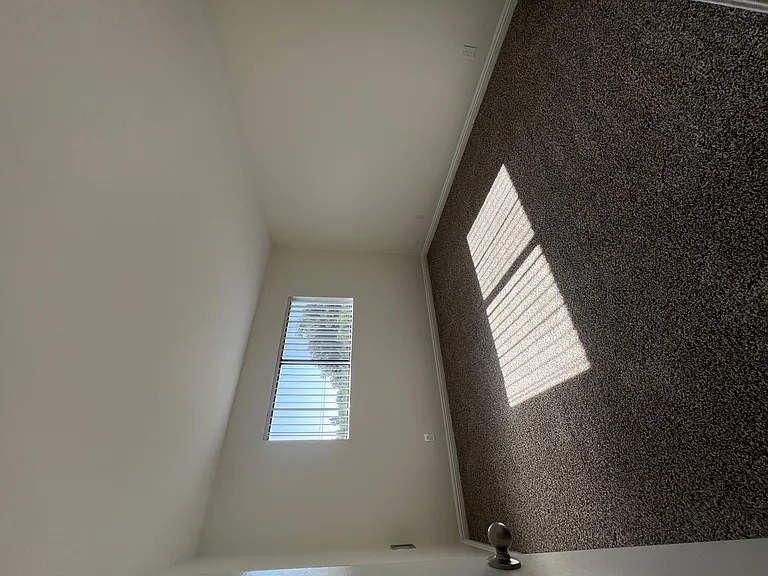 Chateau Emelita Apartments — Photo 17