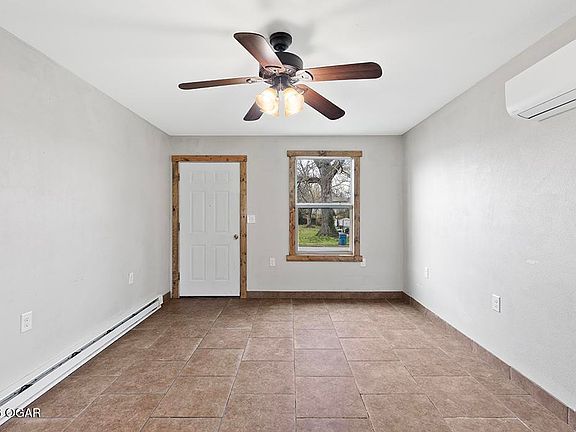 3rd image of 1105 Walnut St