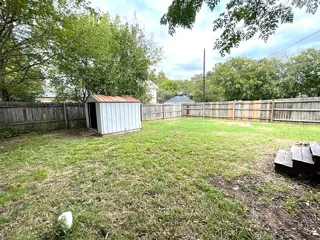 1001 W Morgan St — Photo 4