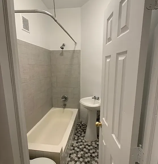 1758 1st Ave #8 — Photo 2