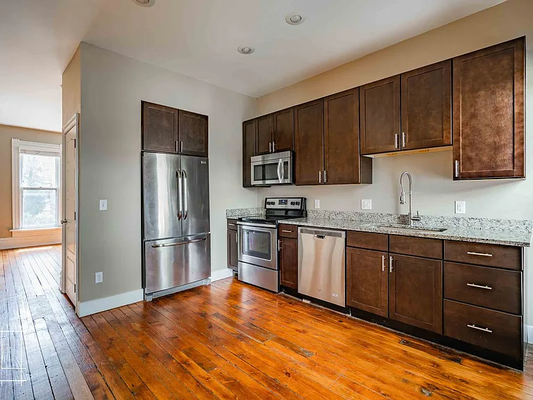 216 W. Hubbard Ave — Photo 2