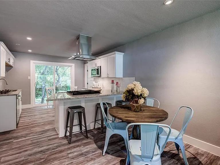 2321 Lakehurst Dr — Photo 8