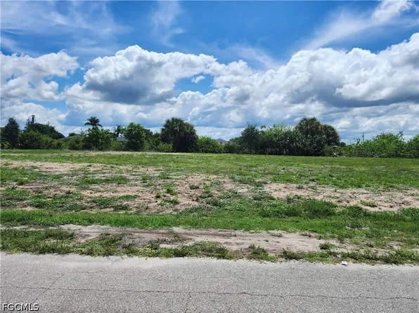 909 NW 12th Pl, Cape Coral, FL 33993