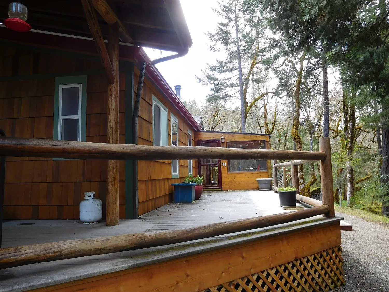 485 Greenview Dr photo 1