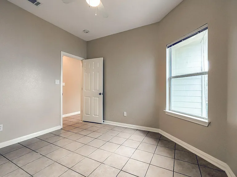 21501 Boggy Ford Rd #B — Photo 19