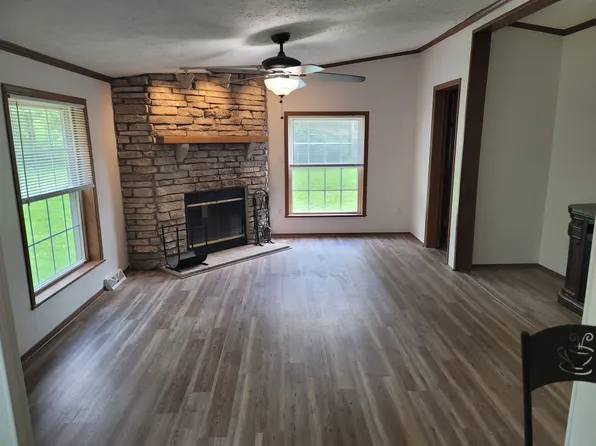115 Saltarka Ln, Zelienople, PA 16063