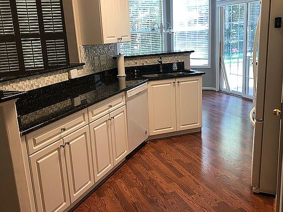 4th image of 1092 Grand Oak Ln
