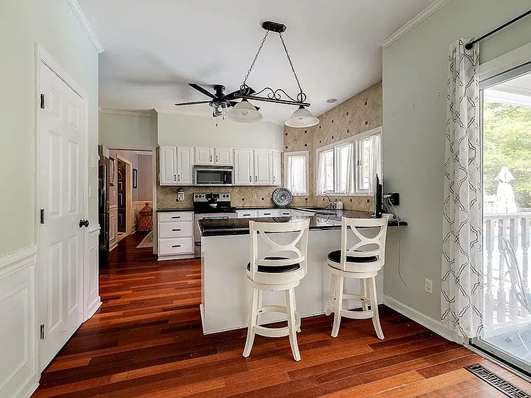 113 Cypress Dr — Photo 8