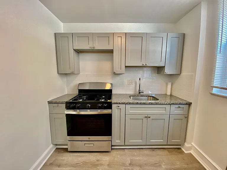 2532 S Broad St — Photo 6
