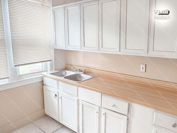 3rd image of 2340 W Grand St APT 2