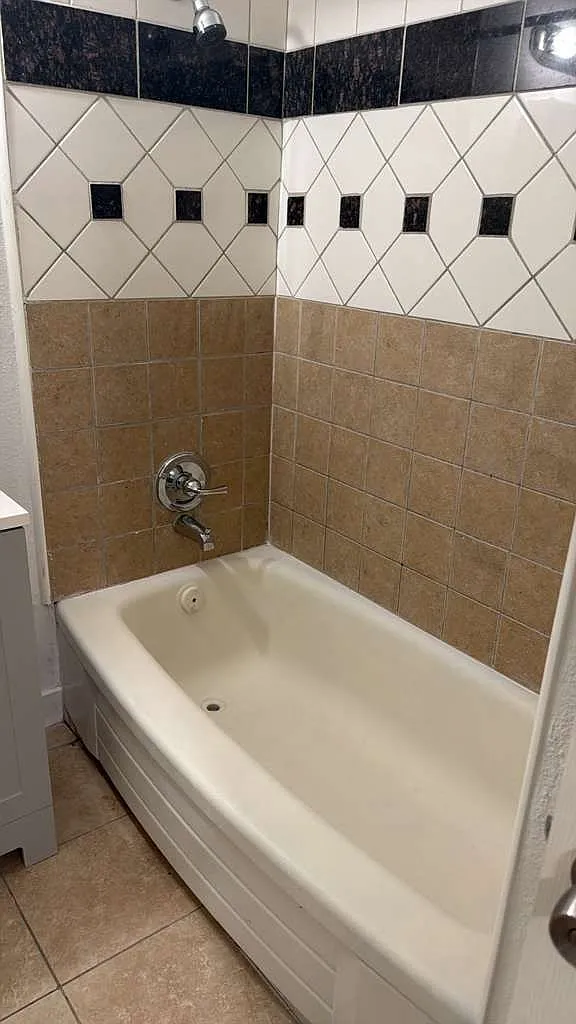 2 bed, 708 sqft, $1,300 — Photo 1