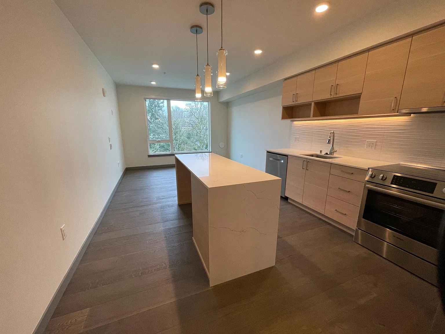 1 bed, 575 sqft, $1,950 — Photo 4