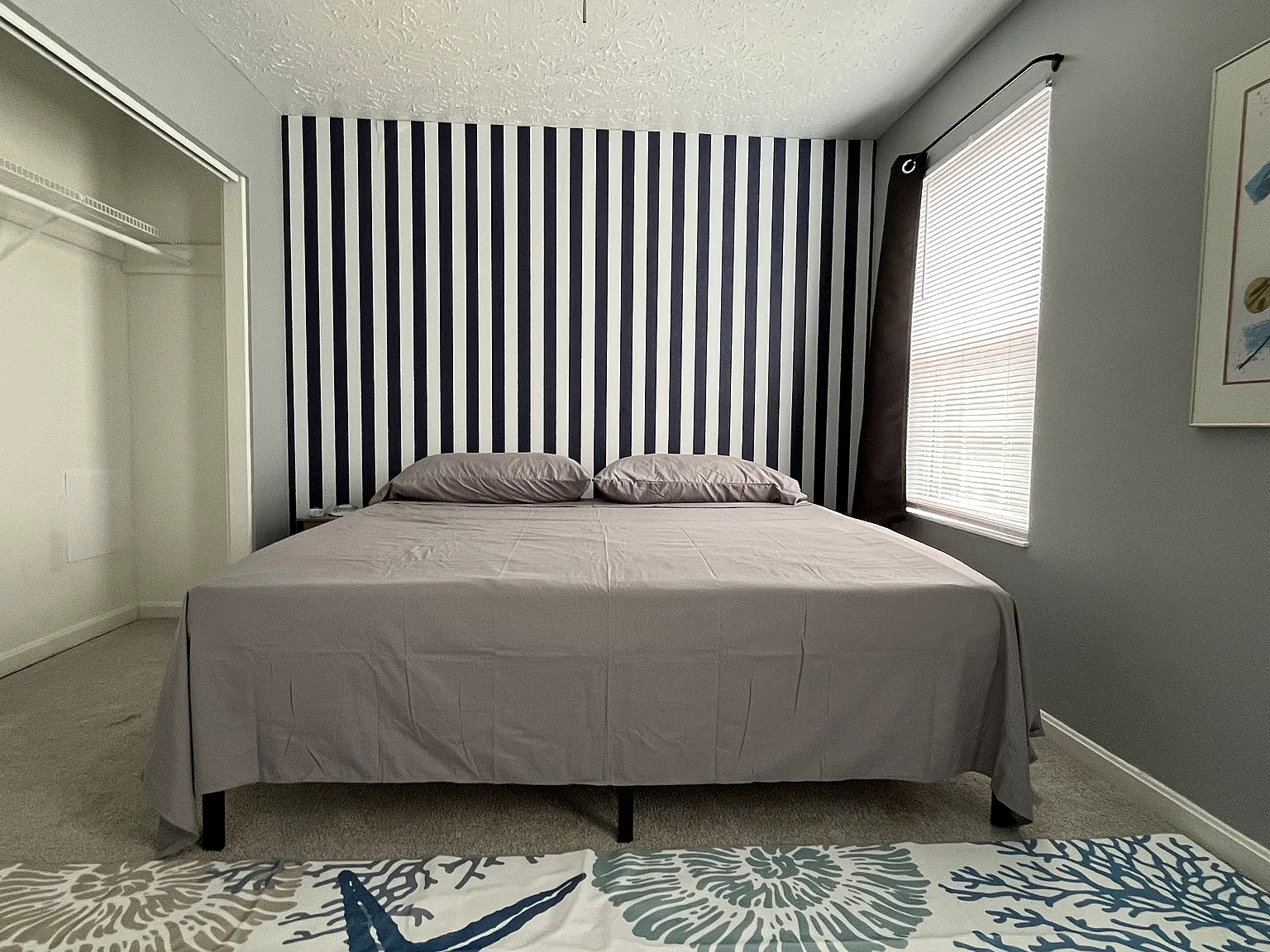 Clean king w/ blackout curtains 1mi to med center — Photo 3