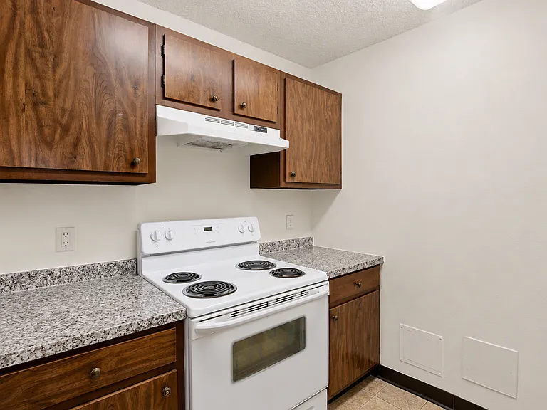 Plum Tree Apartments - 1 & 2 BEDROOMS — Photo 7
