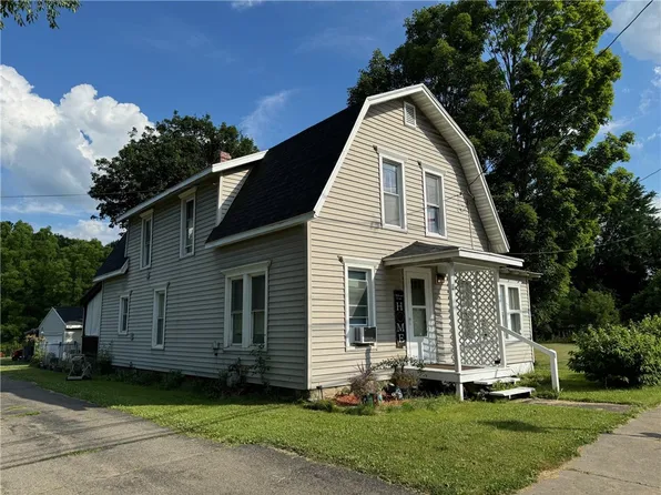 8 Main St, Almond, NY 14804