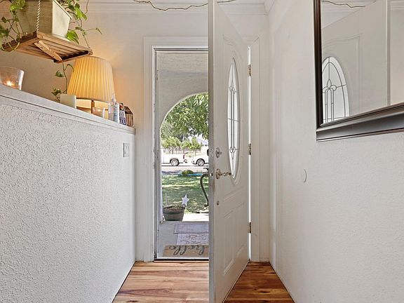 3rd image of 9442 Hinton Ave
