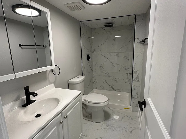 2120 S Fairfield Ave #1F — Photo 8
