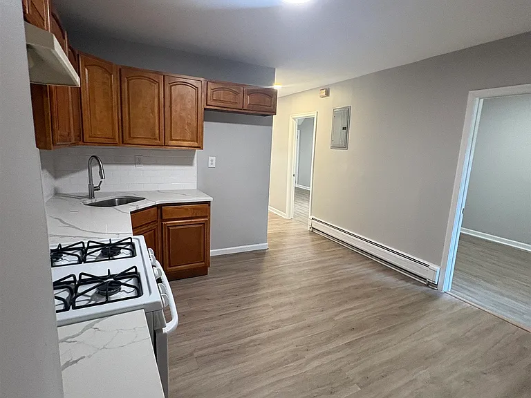 180 Bayview Ave — Photo 6