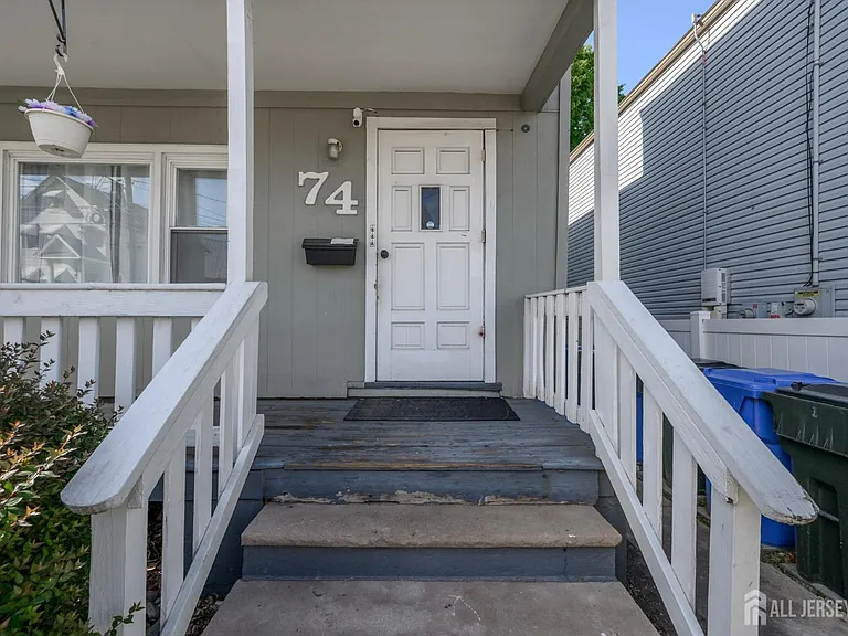 74 Albert St — Photo 2