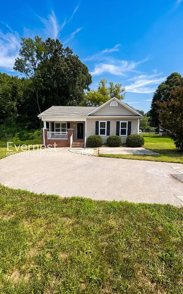 3 bed, 2.0 bath, 1268 sqft, $1,645 — Photo 1