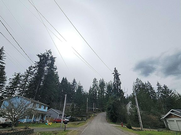 5th image of 370 W East St