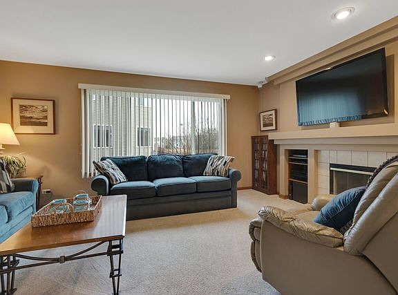 3rd image of 570 N Haverhill Ln