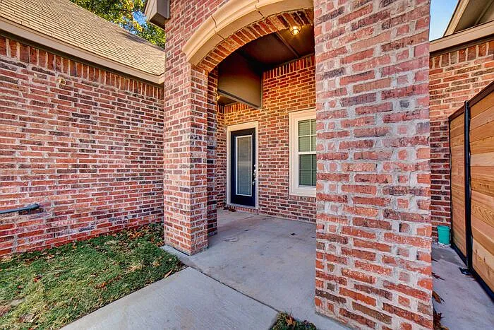 2420 W Imperial Ct — Photo 5