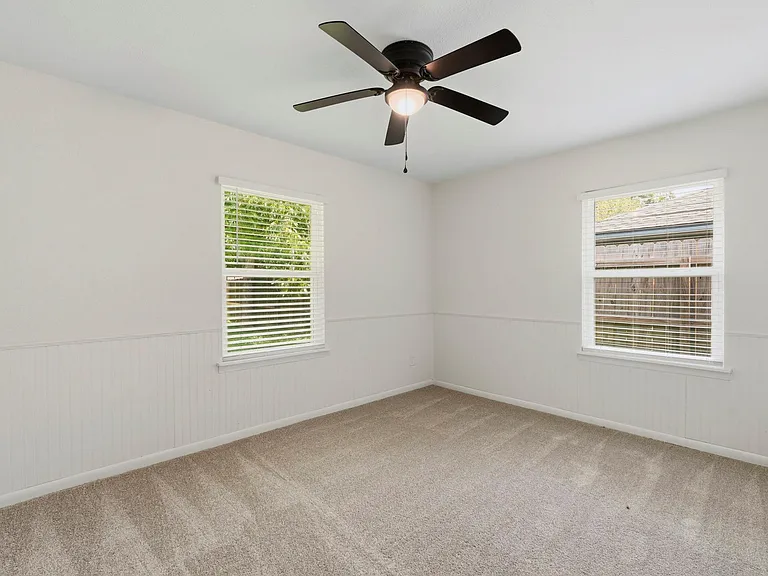 913 Meadowlane St — Photo 17