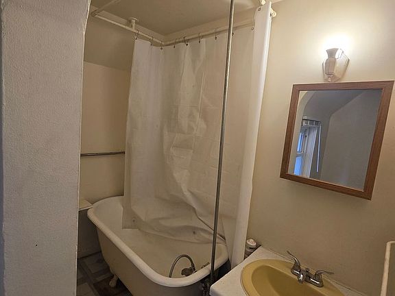 4th image of 1122 Omaha St