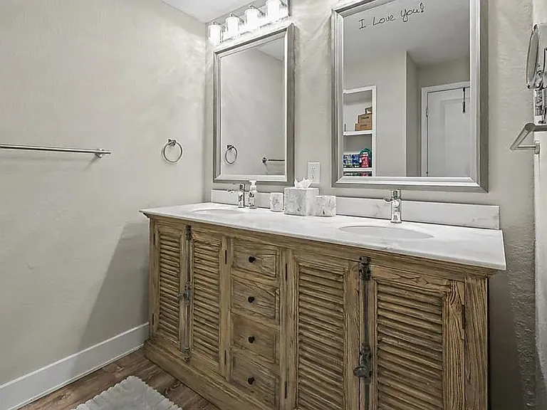 5408 Eagles Point Cir #302 — Photo 21