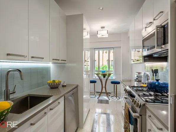 25 Central Park West image 5 of 11