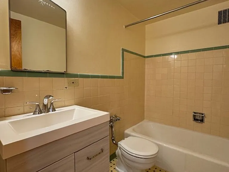 Sherman Arms Apartments — Photo 14