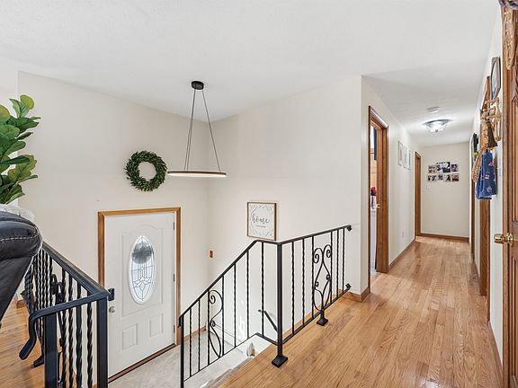 3rd image of 15 Joanne Drive