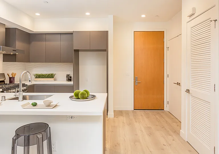 11269 Camarillo St #405 — Photo 40