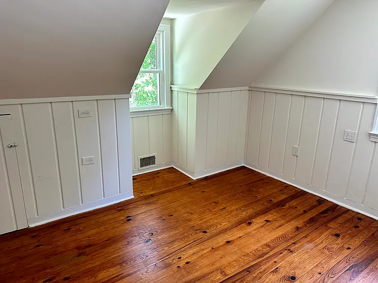 Upstairs bedroom 1