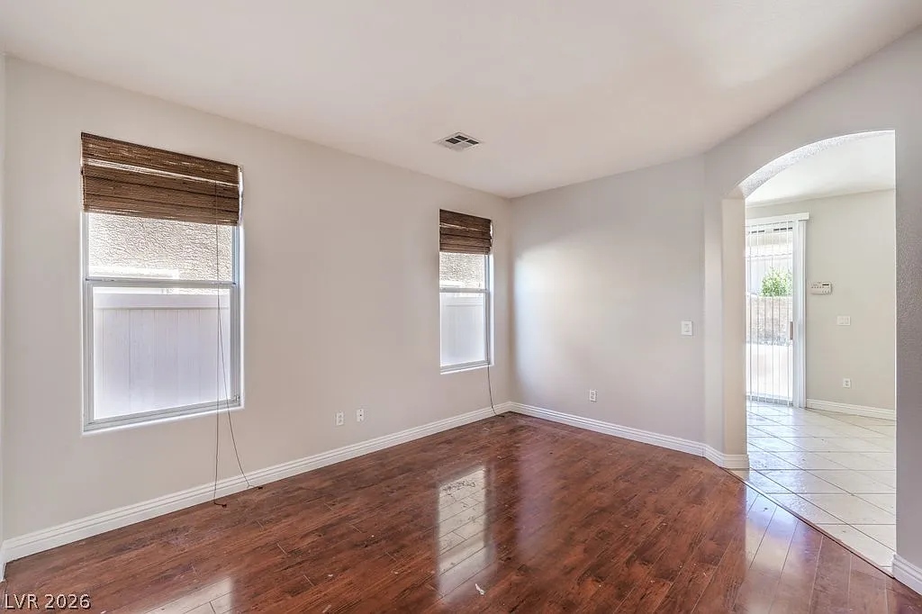 5 bed, 4.0 bath, 3028 sqft, $2,850 — Photo 3