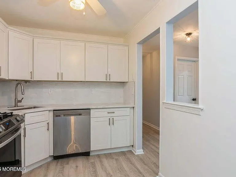 1101 Stoneridge Cir #1101 — Photo 4