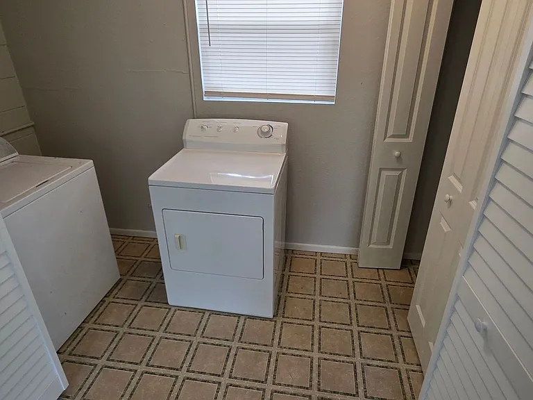 2425 Dixie Ave — Photo 11