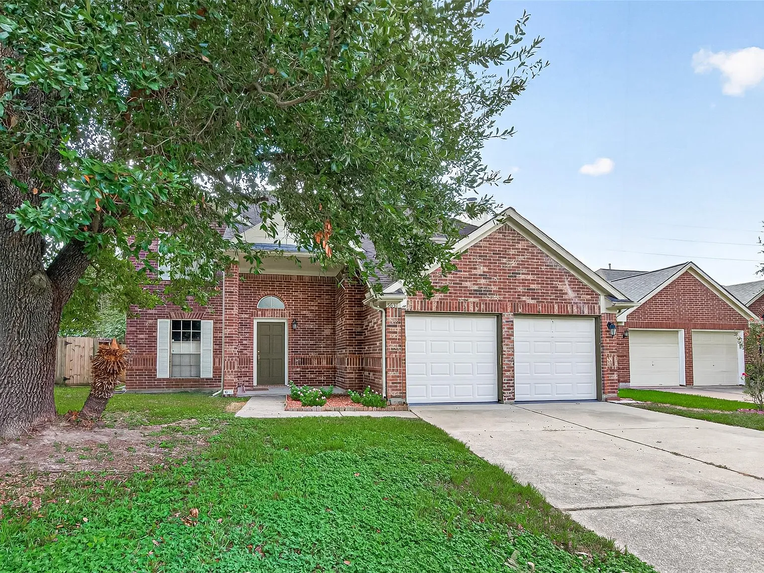 4 bed, 2.5 bath, 2029 sqft, $2,500 — Photo 2