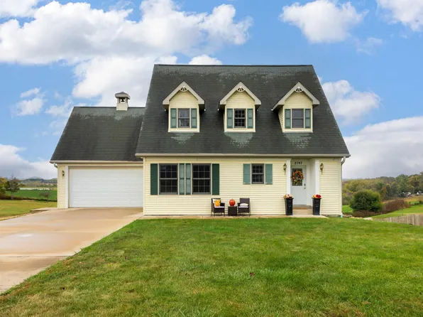 2797 Red Gates Dr, Galena, IL 61036